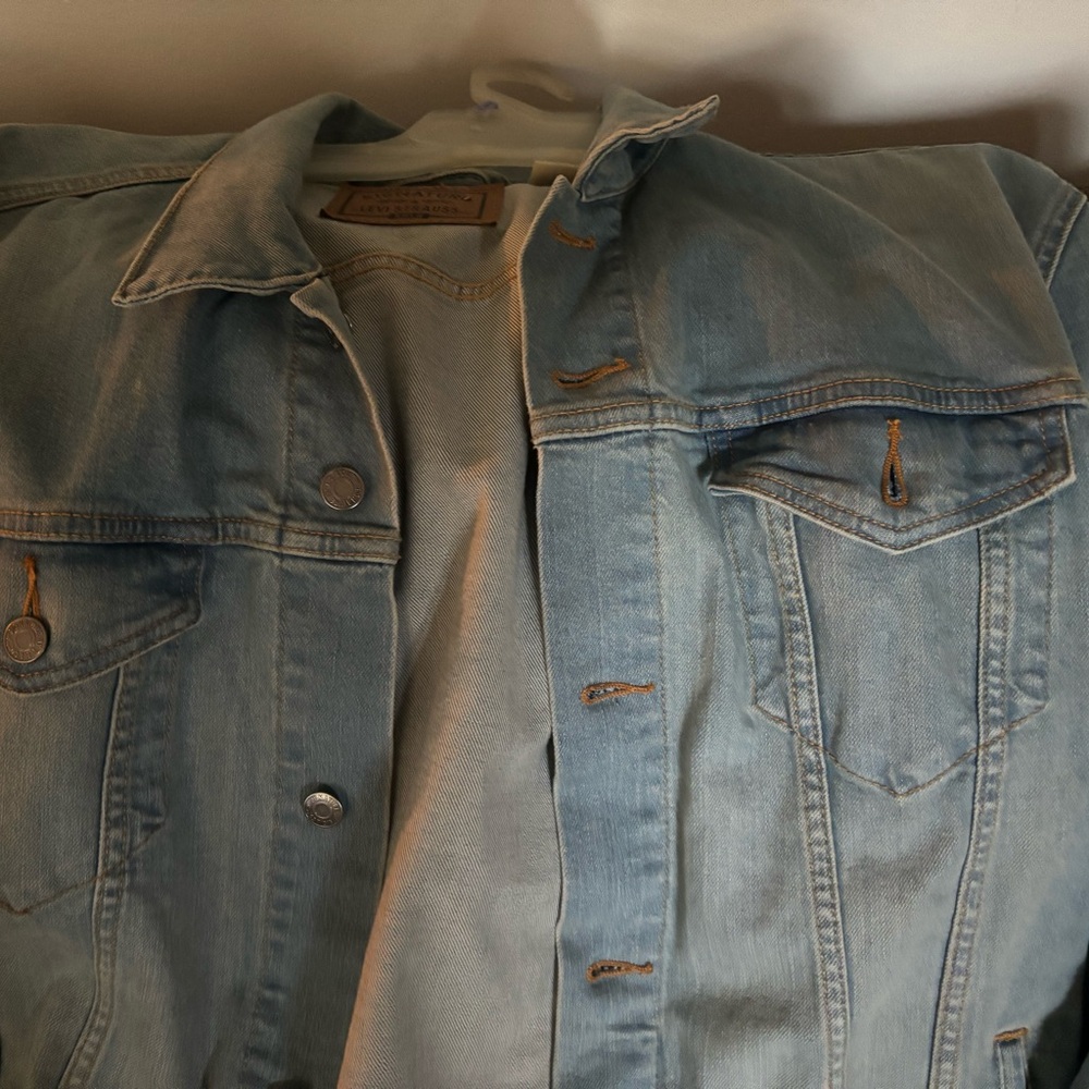 Men’s Levi denim jacket.  Offer!